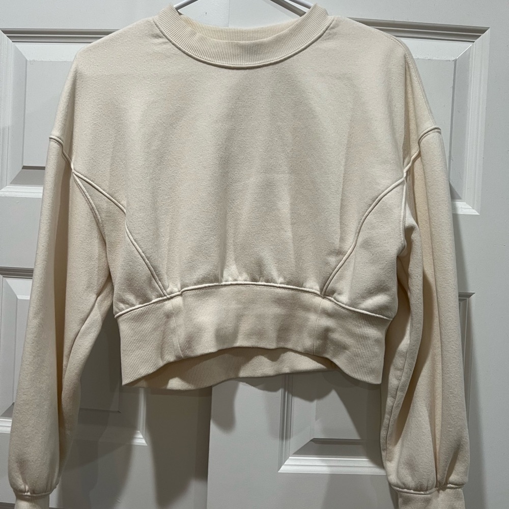 Cropped crewneck